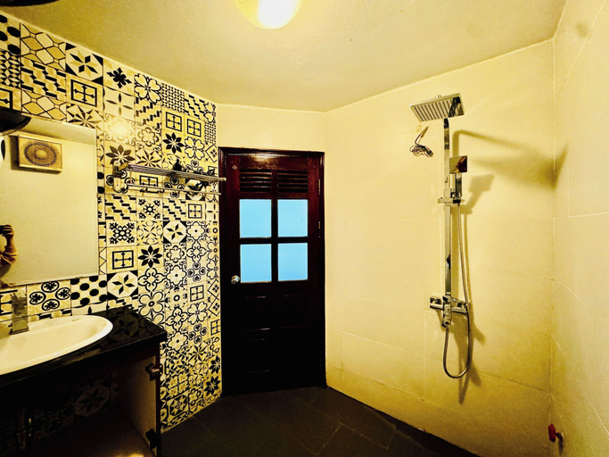 Bathroom 3, IL Divo 8 Hàng Đào Hostel & Spa, Hoàn Kiếm