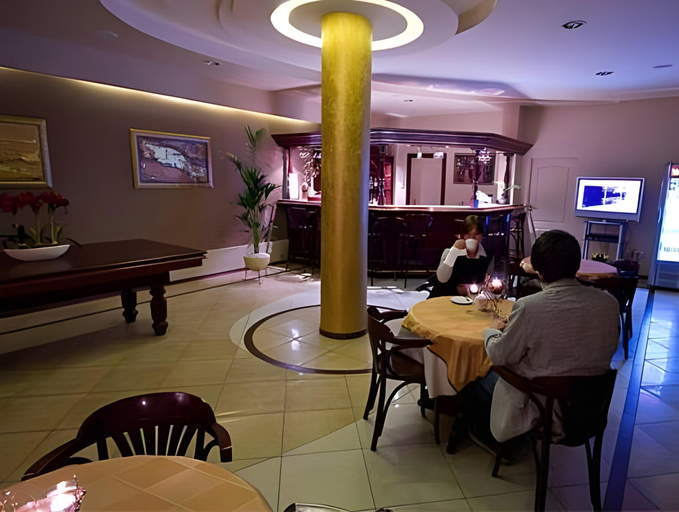 Food & Drinks 4, Hotel Tm, Radom City