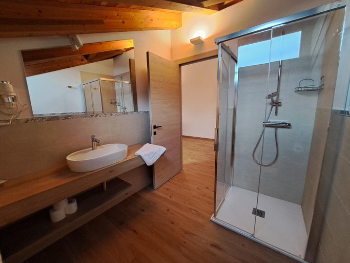 Bathroom 3, Agritur Clementi, Trento