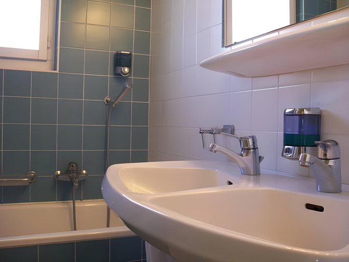 Bathroom 3, Hotel Garni Montaldi, Locarno