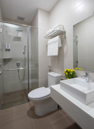 Bathroom 3, Piano Hotel, District 1