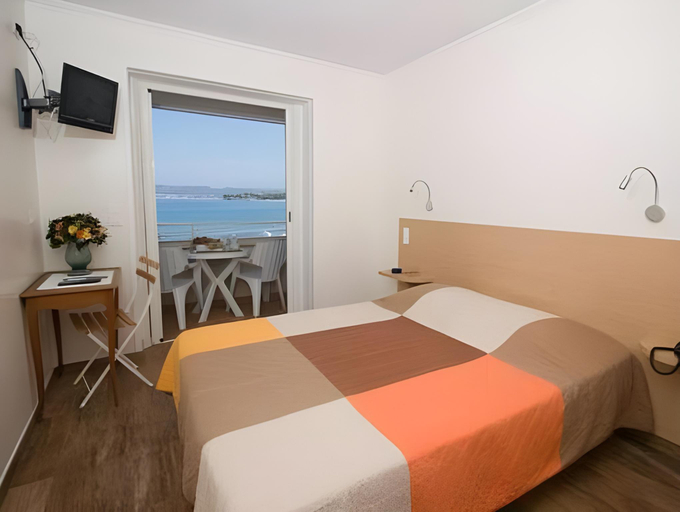 Bedroom 3, Au Tapis de Sable, Var