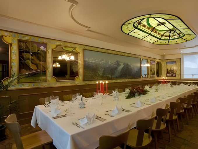 Food & Drinks 5, Hotel Ambassador, Brig
