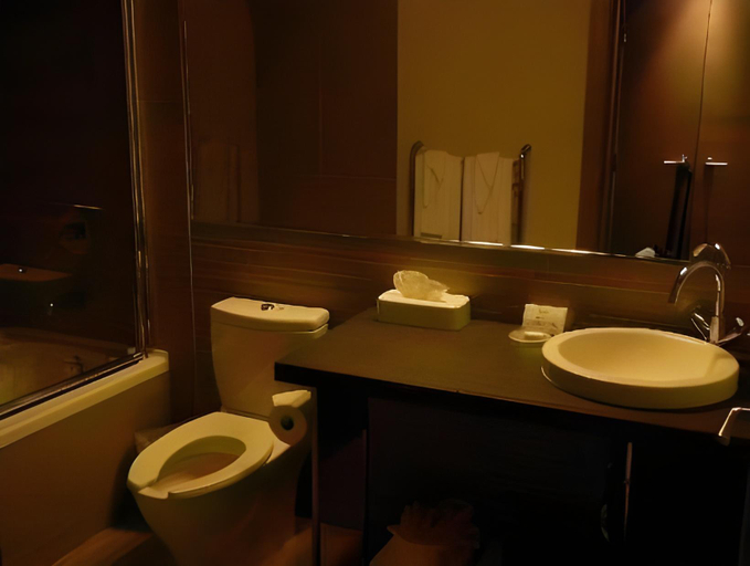Bathroom 4, The Sidney Pier Hotel, Capital