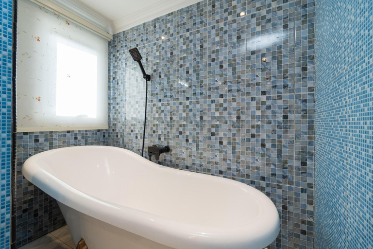Bathroom 15