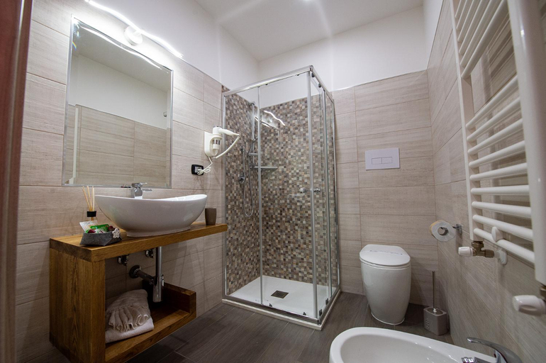 Bathroom 3, Perla del sud, Taranto