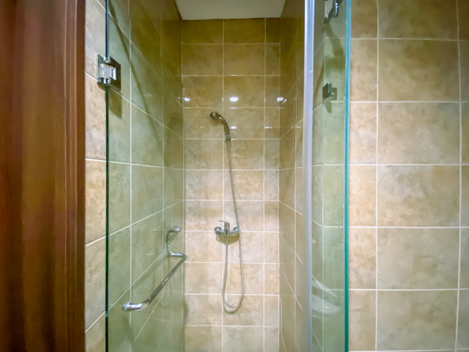 Bathroom 5, Spacious and Cozy 2BR Apartment Kemang Village By Travelio, South Jakarta