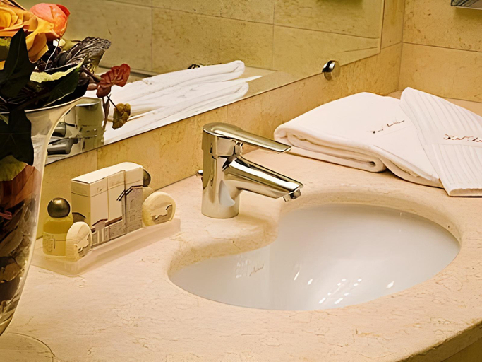 Bathroom 4, Hotel Purlilium, Pordenone