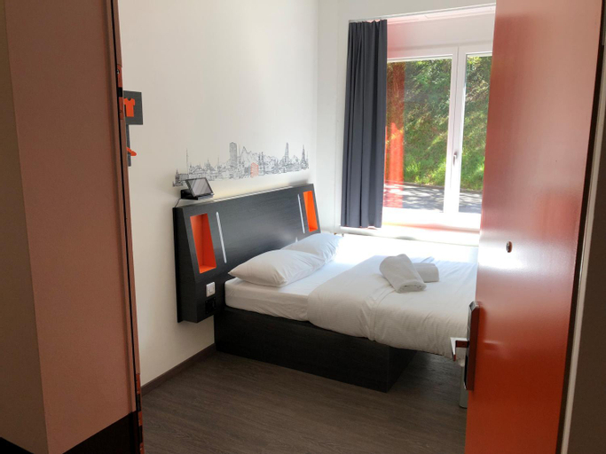 Bedroom 2, easyHotel Zurich West, Zürich