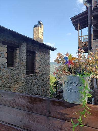 Others 4, Ξενωνας Λικνο, Peloponnese