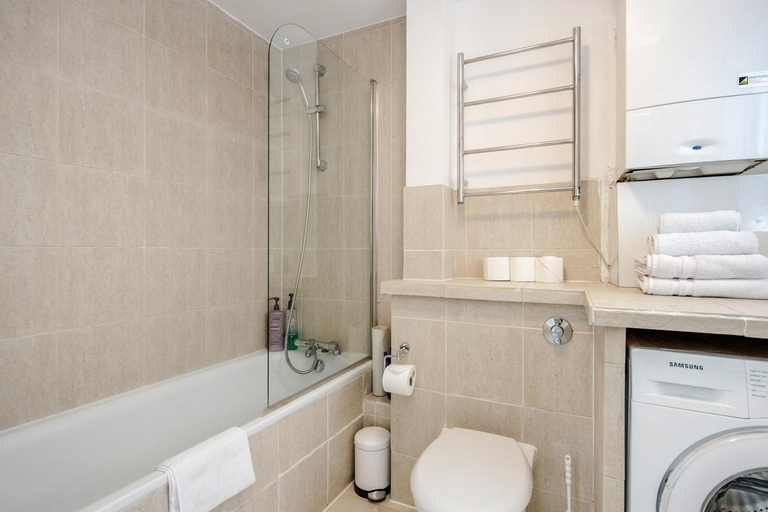 Others 5, Oxford Street Homestay, London