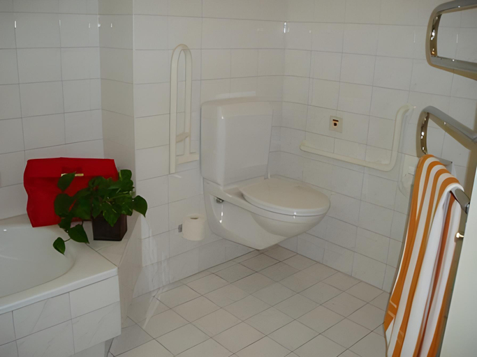 Bathroom 5, Relax & Vitalhotel Adler, Bludenz