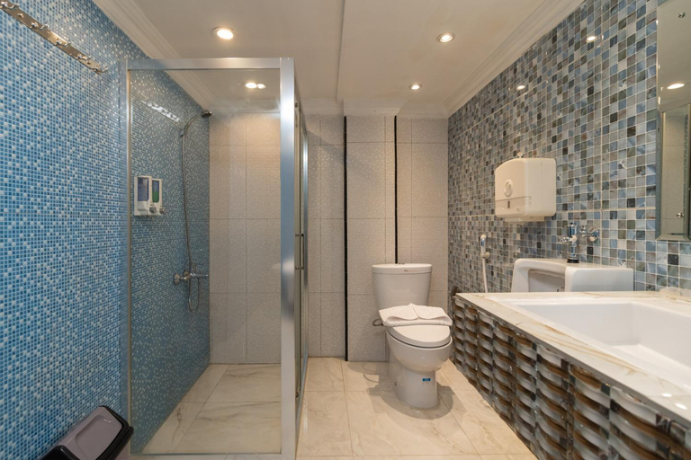 Bathroom 16