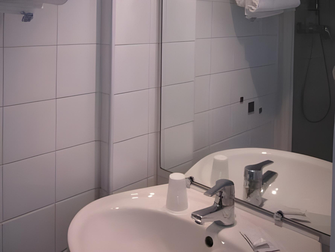 Bathroom 4, Hotel la Caravelle - Aix-en-Provence centre historique, Bouches-du-Rhône