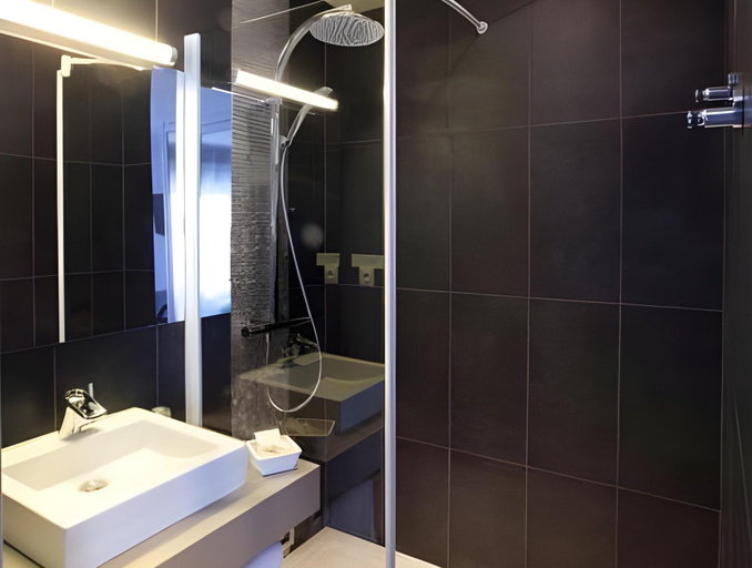 Bathroom 3, Hotel le relais de farrou, Aveyron