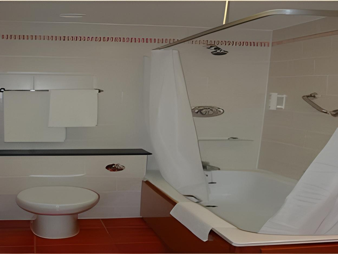 Bathroom 4, Savera Hotel South Ruislip, London
