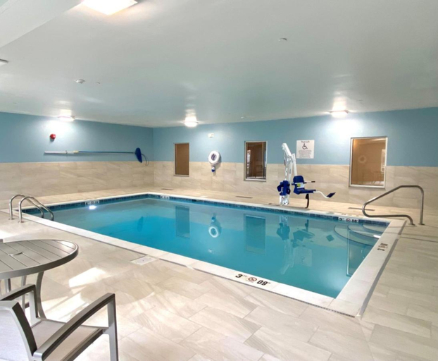 Sport & Beauty 2, Holiday Inn Express & Suites ELYRIA, Lorain