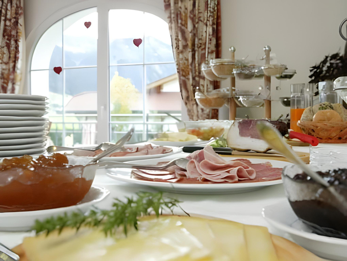 Food & Drinks 5, MONS suites wine passion, Reutte