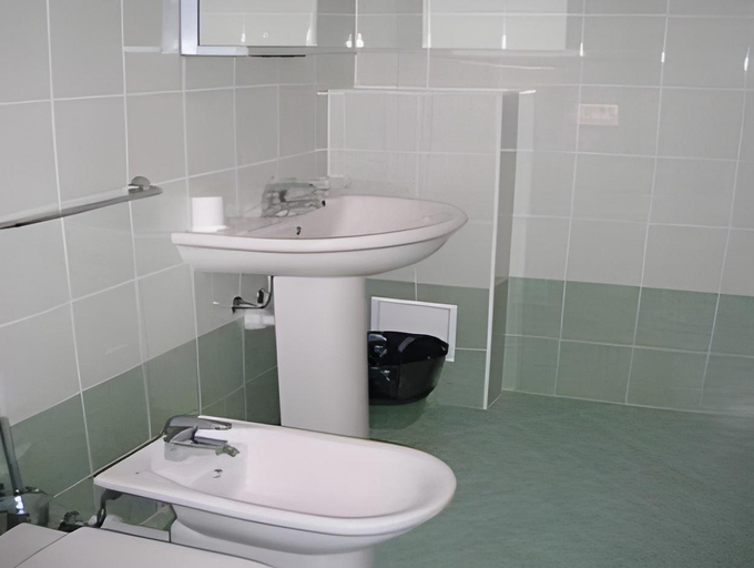 Bathroom 4, Hotel Sommeiller, Torino