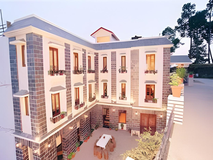 Exterior & Views