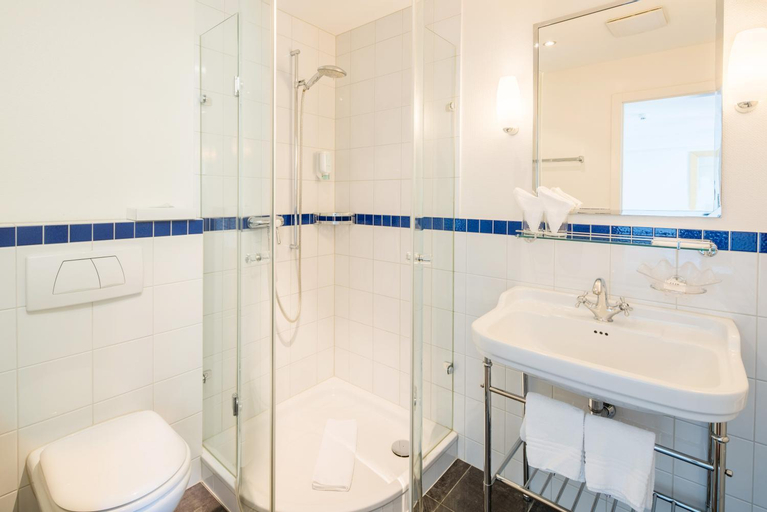 Bathroom 14