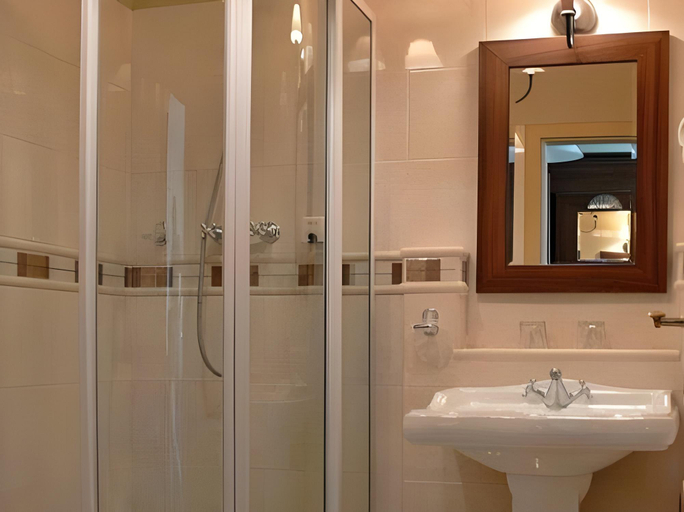 Bathroom 5, Oreg Miskolcz Hotel, Miskolci