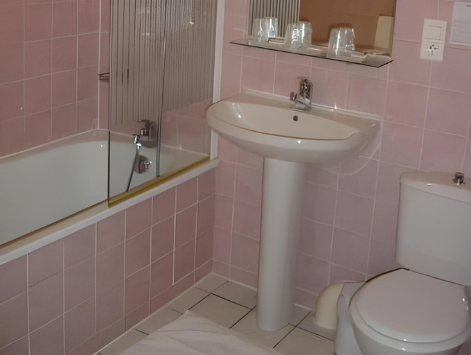 Bathroom 3, Logis Grand Hotel de l'Europe, Haute-Marne