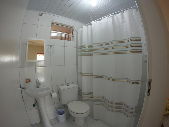 Bathroom 2, Floripa Surf Hostel, Florianopolis