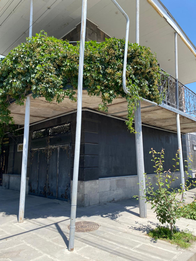 Others 3, Madoyan Guest house