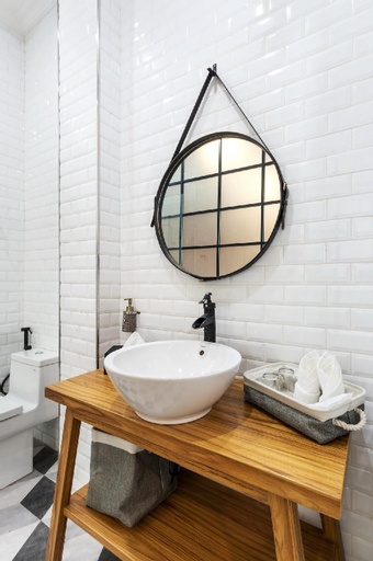 Bathroom 10