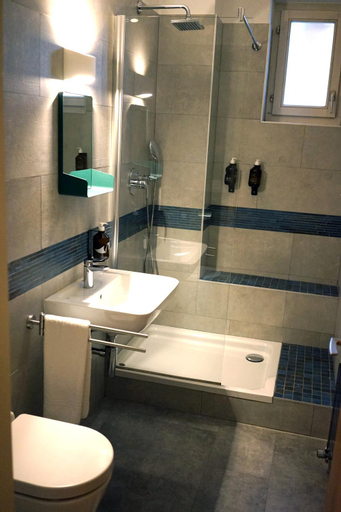 Bathroom 10