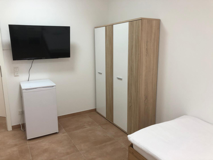 Pension Chen, 2 Doppelzimmer , EBK, separater Balkon, Rosenheim