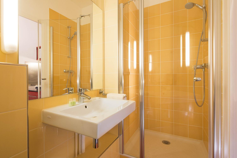 Bathroom 2, Family Residence, Paris