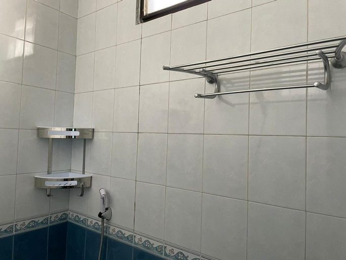 Bathroom 14