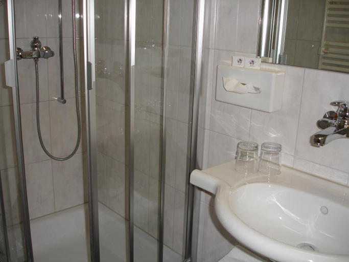 Bathroom 3, Garni Hostatt, Obwalden