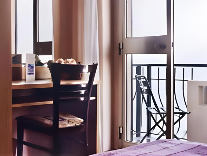 Others 4, Hotel Argegno, Como