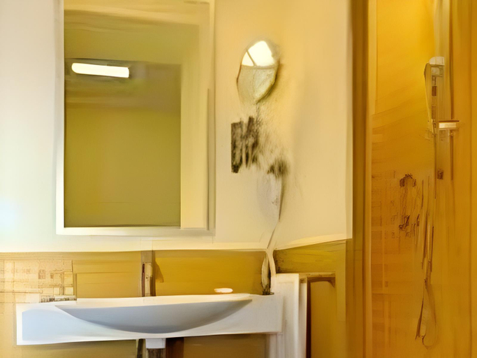Bathroom 4, Albergo Mediterraneo, Palermo