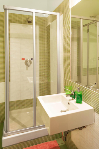 Bathroom 4, Hostel of the Sun, Napoli