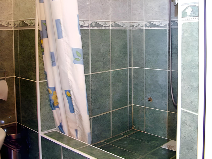Bathroom, Tikhaya Gavan, Tuapsinskiy rayon