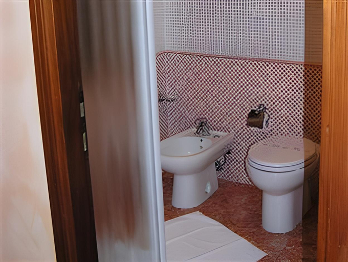 Bathroom 4, Hotel Mistral, Carbonia-Iglesias