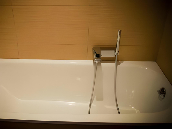 Bathroom 4, Azur Hotel, Bouches-du-Rhône