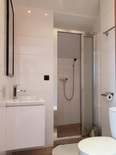 Bathroom 2, MiraMar - Parking, wi-fi, Kuchnia ogolnodostepna, Nowy Dwór Gdański