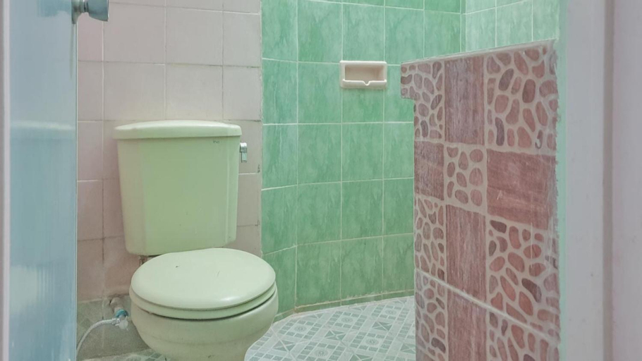 Bathroom 8