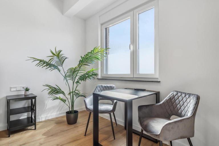 Others 3, SUITE4ME - Moderne Apartments I Kuche I Balkon I Waschmaschine, Offenbach