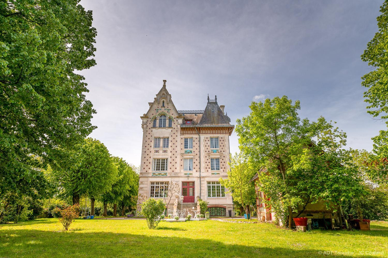 Others 4, Villa Alecya, Indre-et-Loire