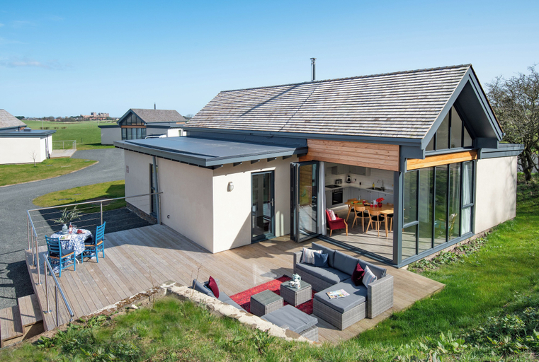 Exterior & Views
