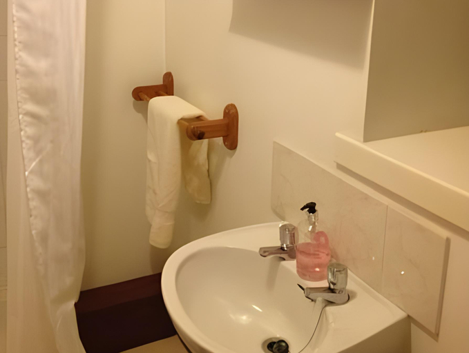 Bathroom 2, Black Horse Hotel, Dumfries and Galloway