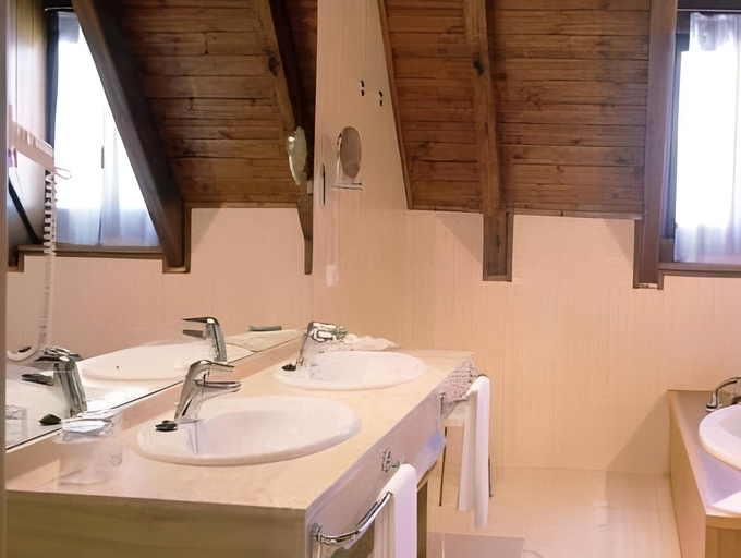 Bathroom 5, Hotel Spa Acevi Val d’Aran, Lleida