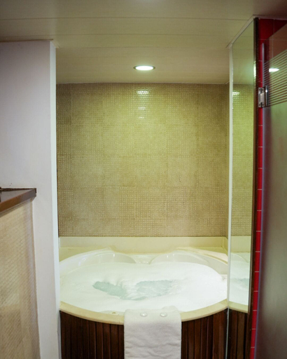 Bathroom, Laguava Resort, Chouf