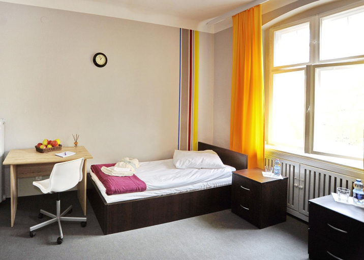 Others 2, Hostel Centrum, Września
